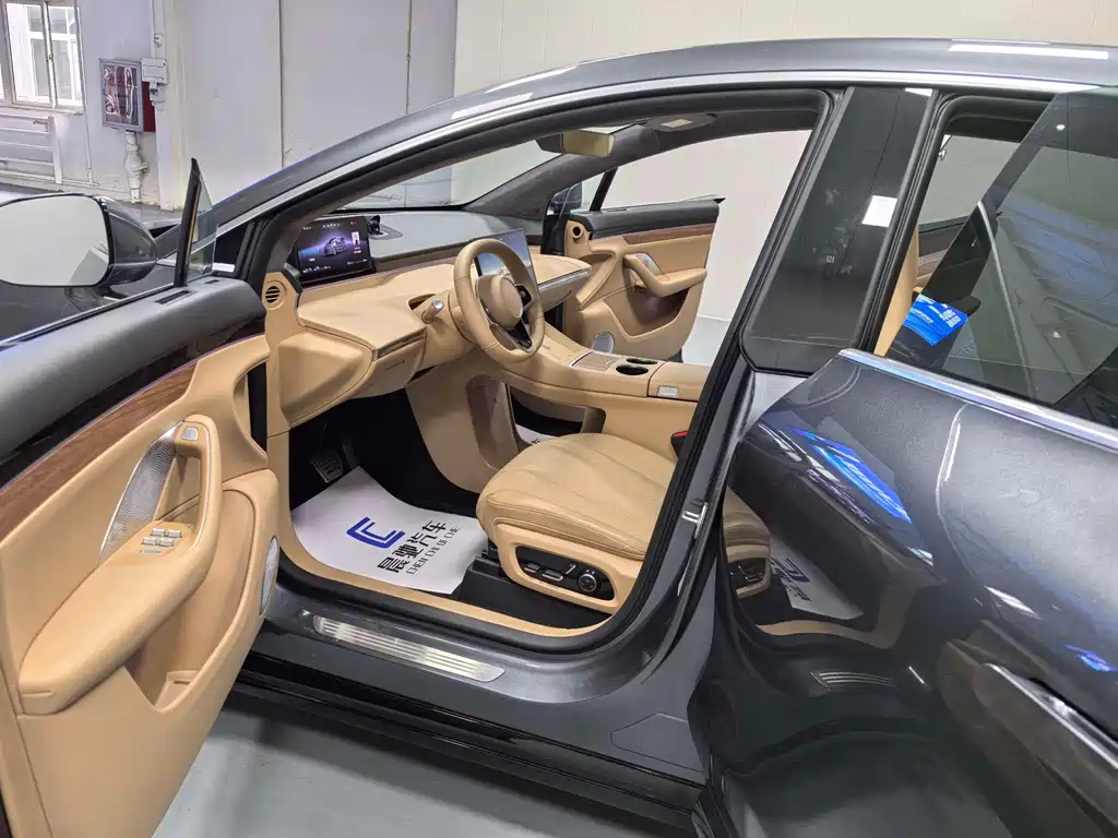 AITO WISDOM WORLD R7