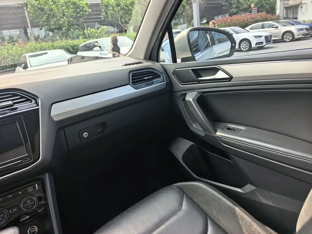 Volkswagen Tiguan L — миниатюра 22