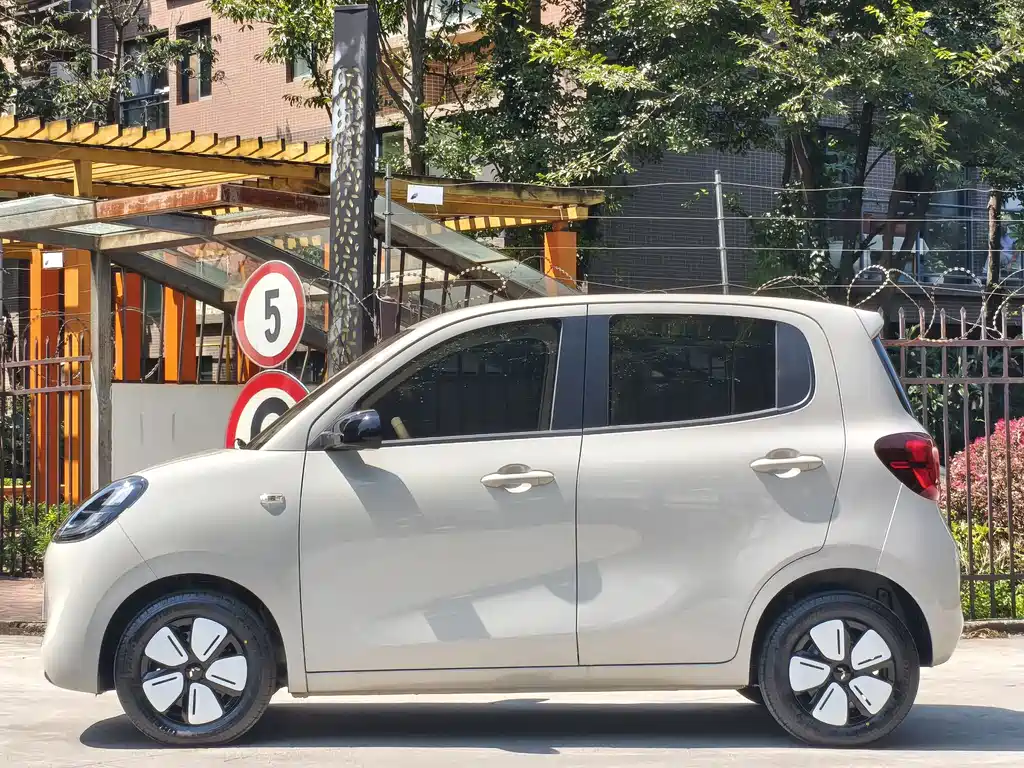 Wuling MINIEV — миниатюра 4