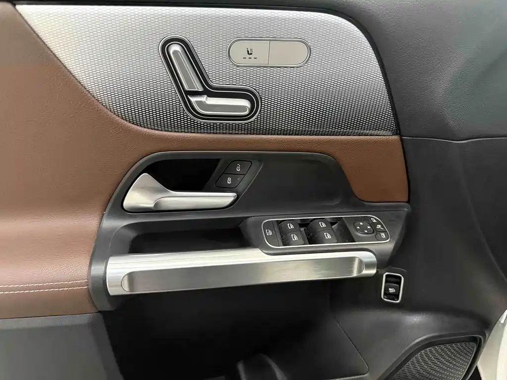 Mercedes-Benz GLB — миниатюра 10