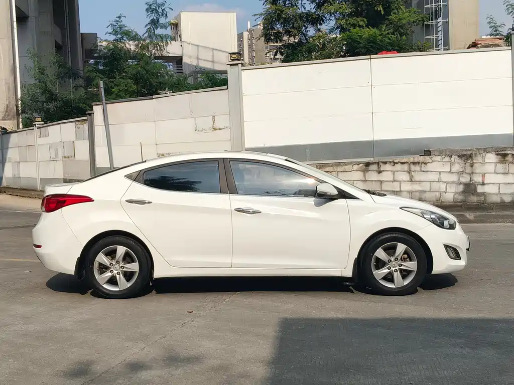 Hyundai Elantra Langdong — миниатюра 7