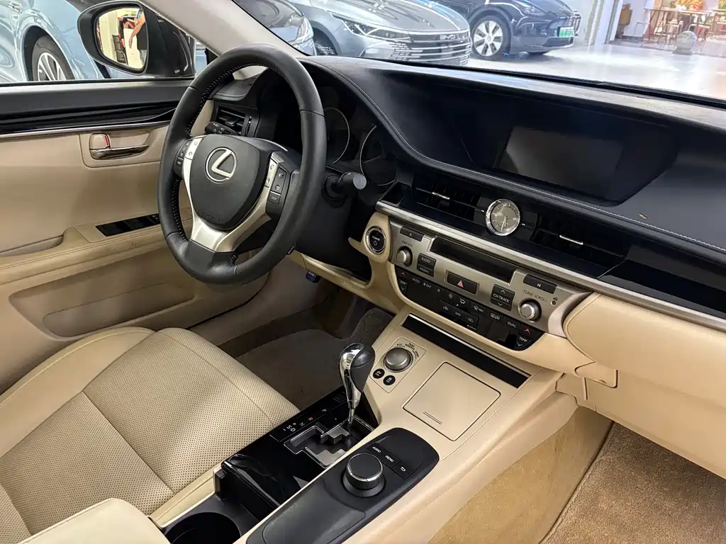 Lexus ES — миниатюра 11