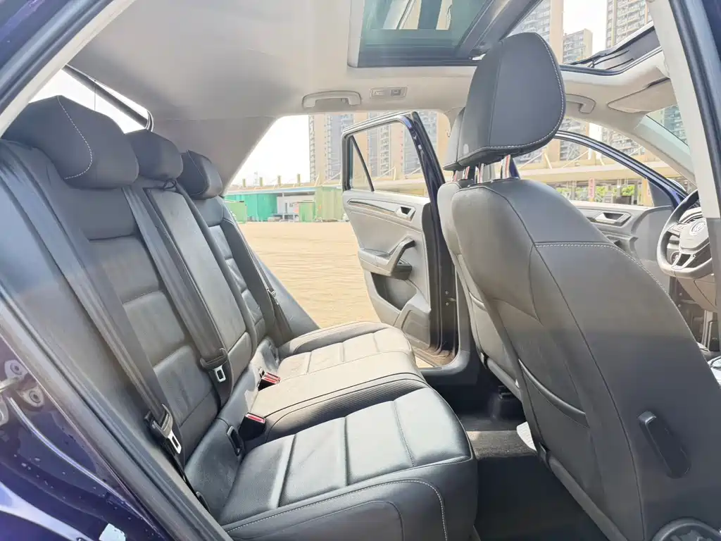 Volkswagen T-Roc — миниатюра 10