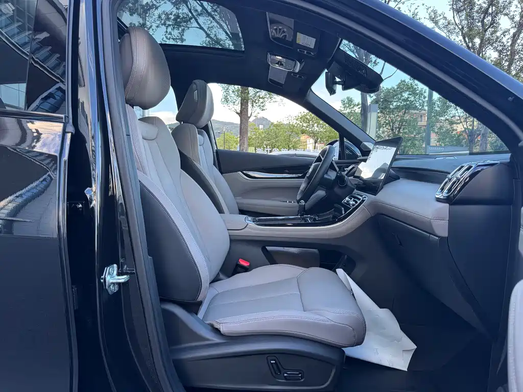 Geely Boyue L — миниатюра 8