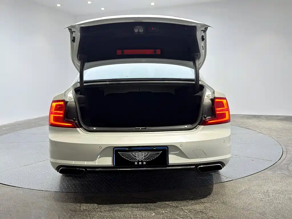 Volvo S90 — миниатюра 4