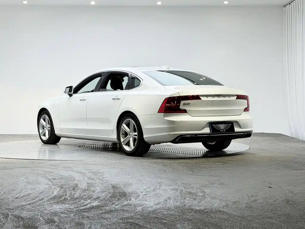 Volvo S90 — миниатюра 2