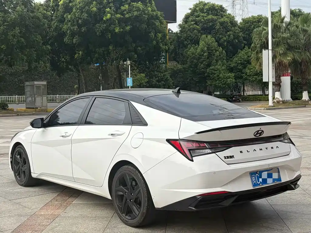 Hyundai Elantra — миниатюра 7