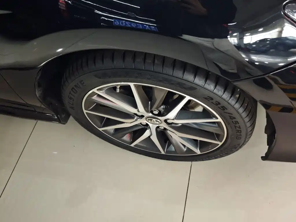 Toyota Camry — миниатюра 12