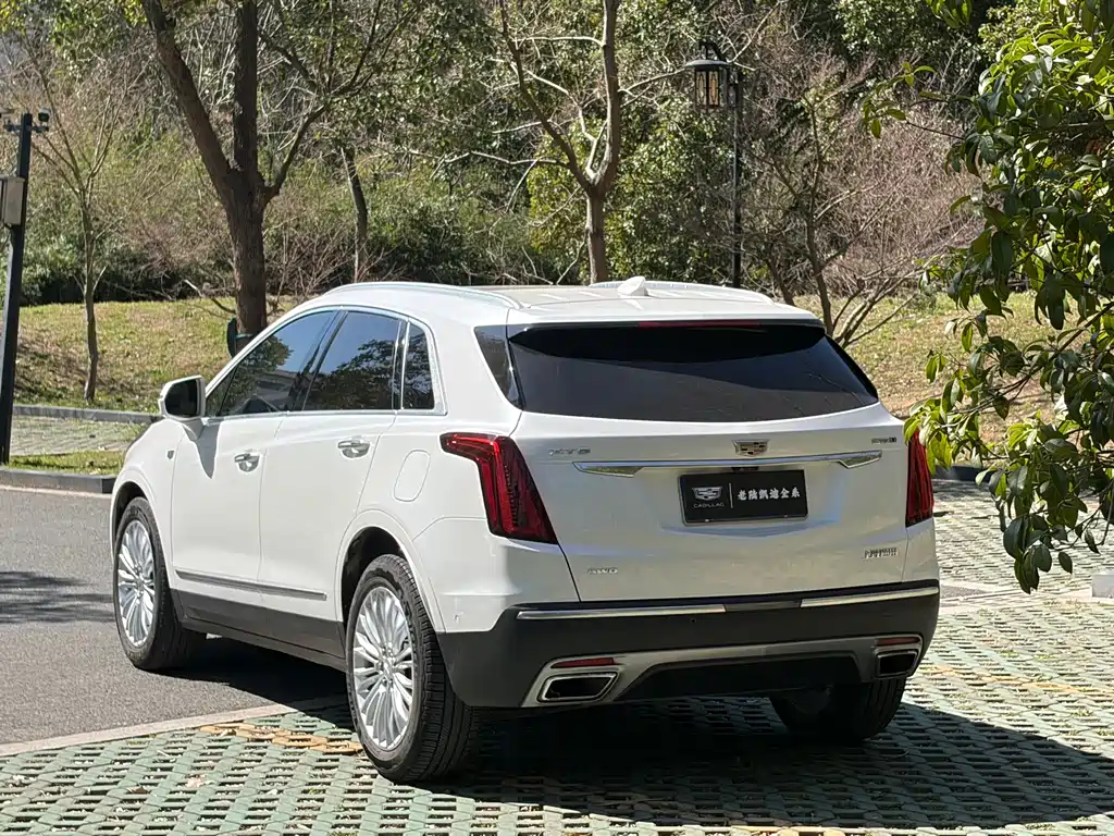 CADILLAC XT5