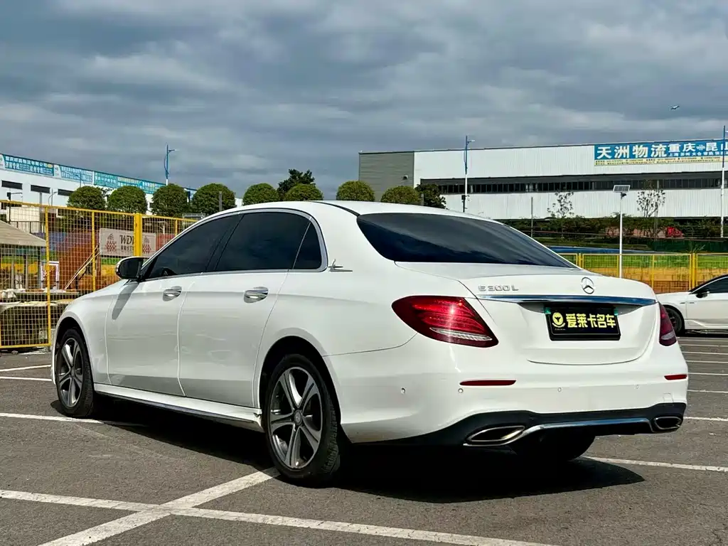 Mercedes-Benz E-Class — миниатюра 3