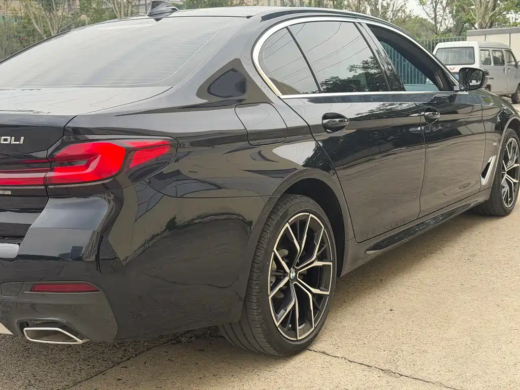 BMW 5 Series — миниатюра 15