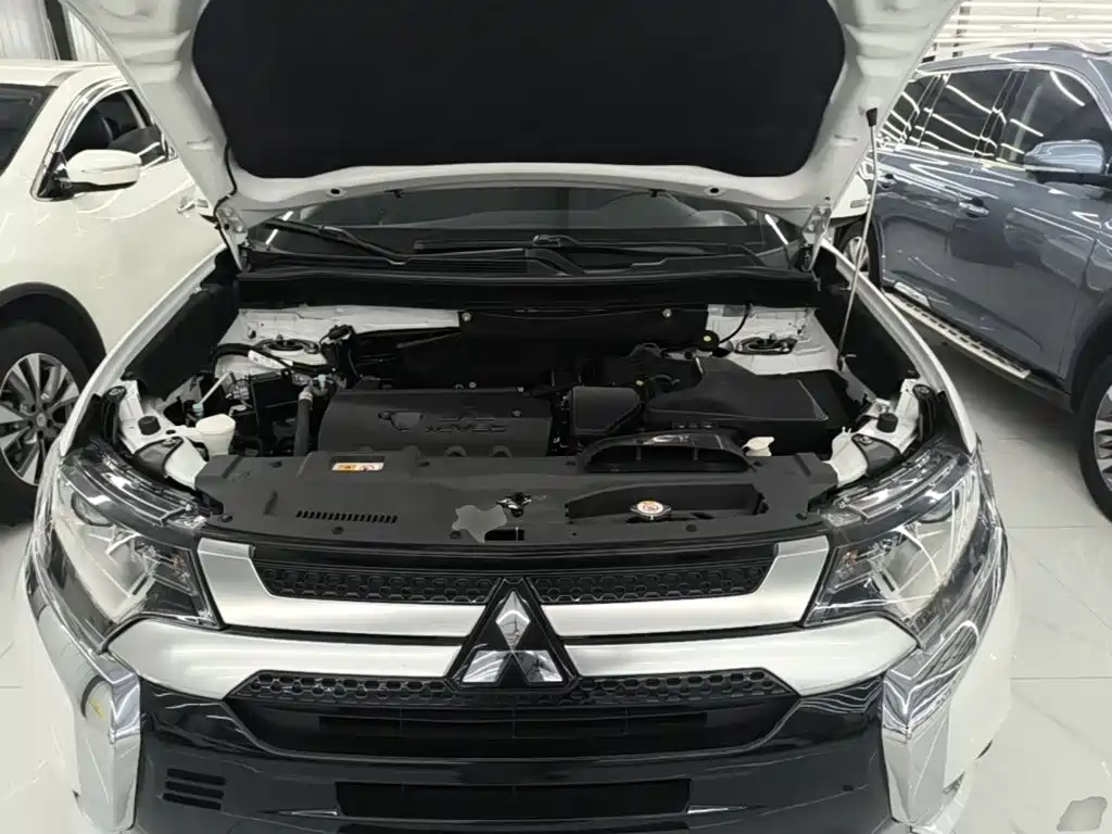 Mitsubishi Outlander — миниатюра 20