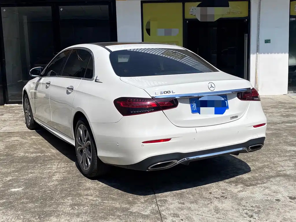 Mercedes-Benz E-Class — миниатюра 6