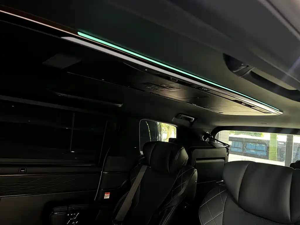Toyota Alphard — миниатюра 7