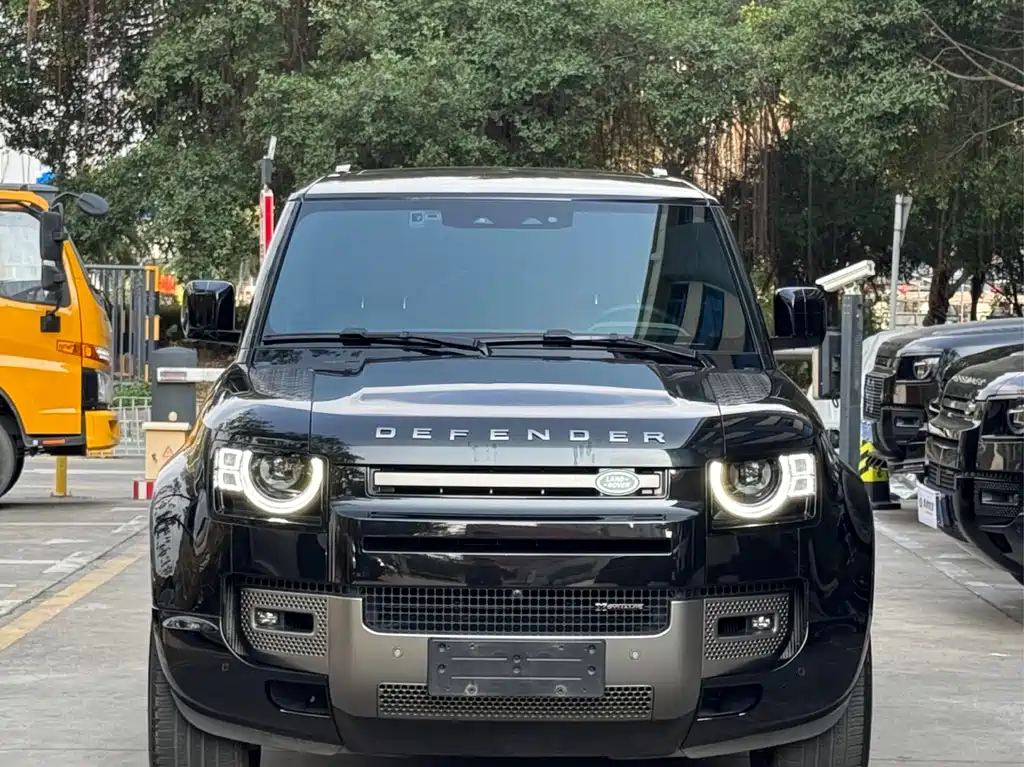 LAND ROVER DEFENDER