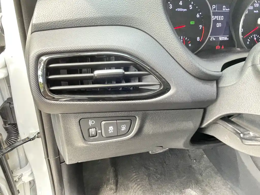 Hyundai Elantra — миниатюра 19