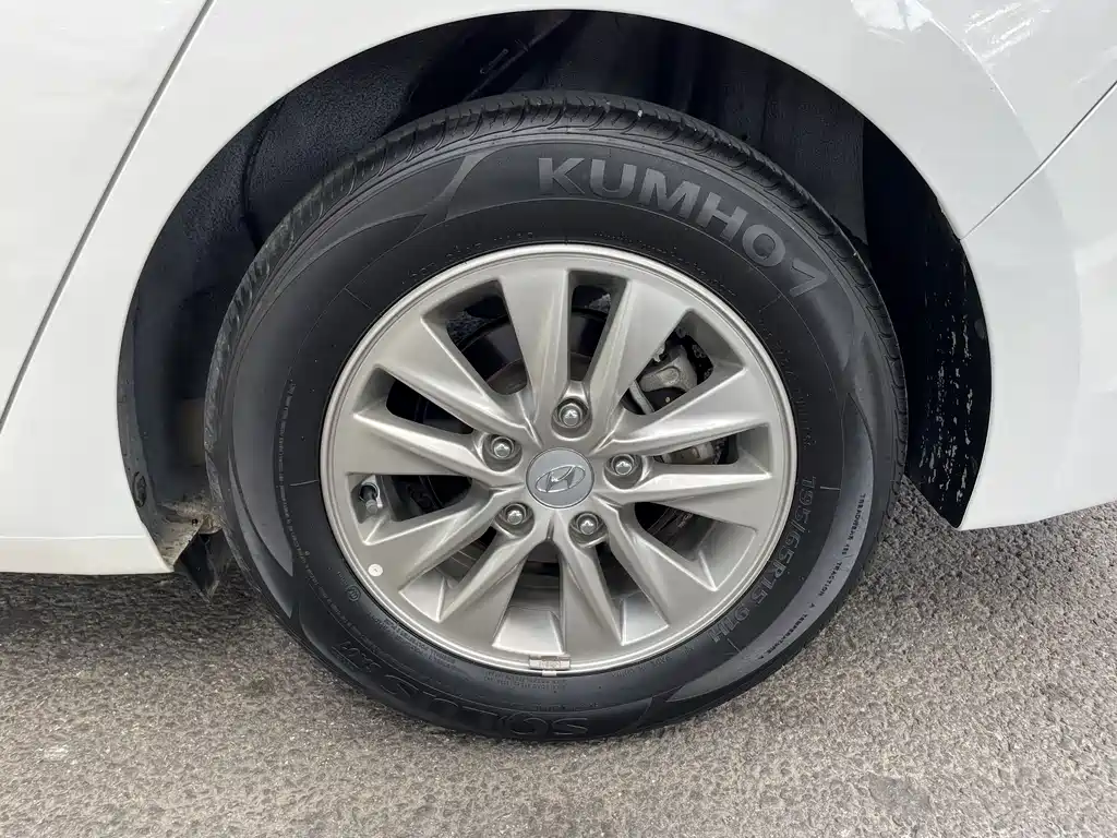Hyundai Elantra — миниатюра 17