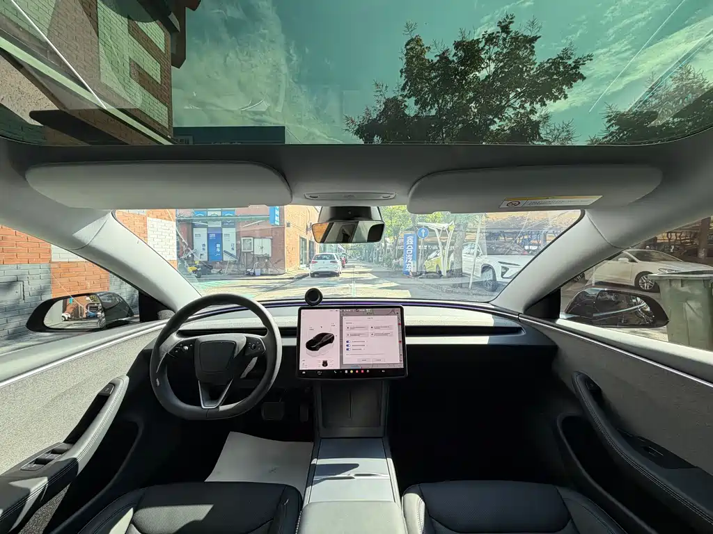 Tesla Model 3 — миниатюра 11