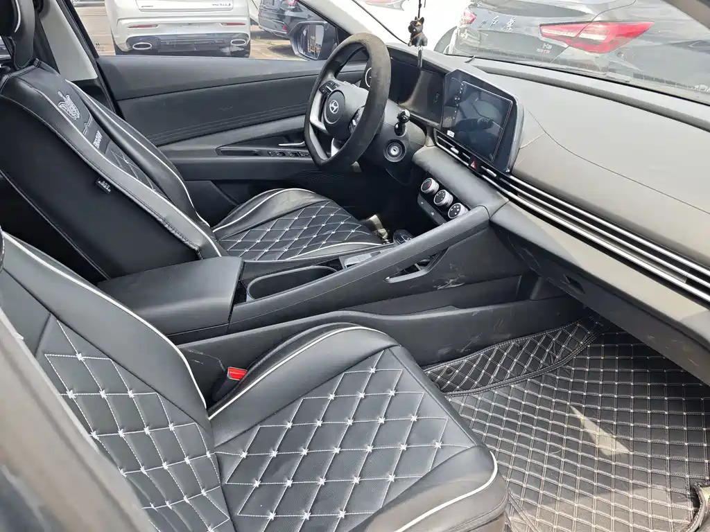 Hyundai Elantra — миниатюра 12