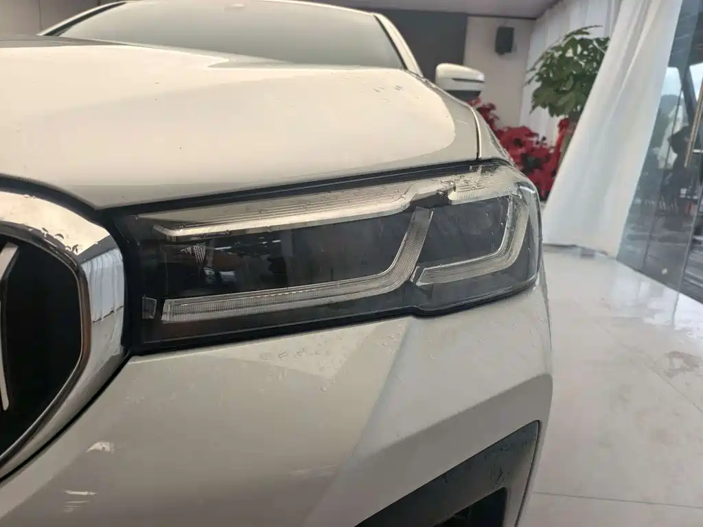 BMW 5 Series — миниатюра 3