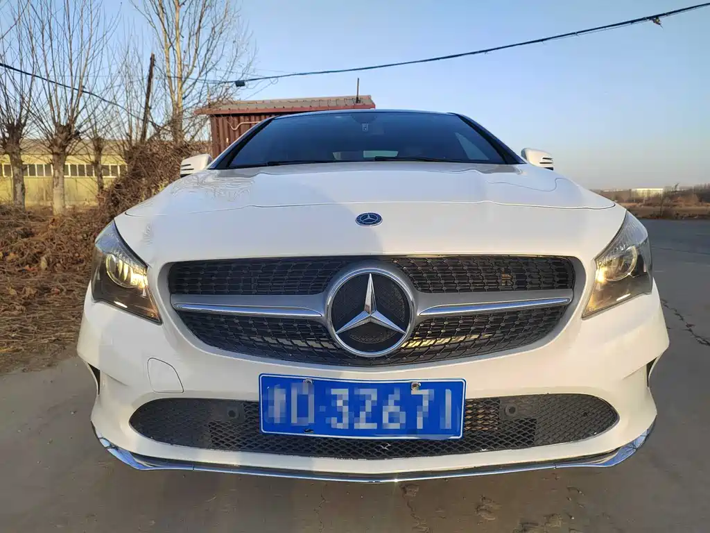 MERCEDES-BENZ CLA