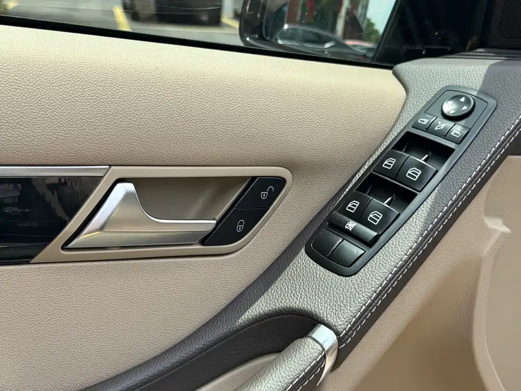 Mercedes-Benz R 2017 R 320 4MATIC