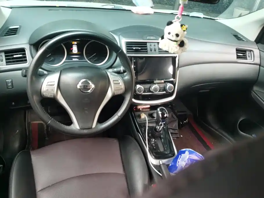 Nissan Tiida — миниатюра 12