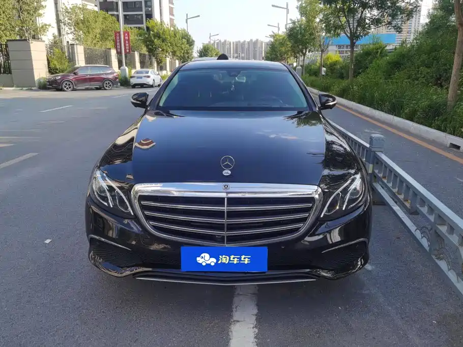 Mercedes-Benz E-Class — миниатюра 2