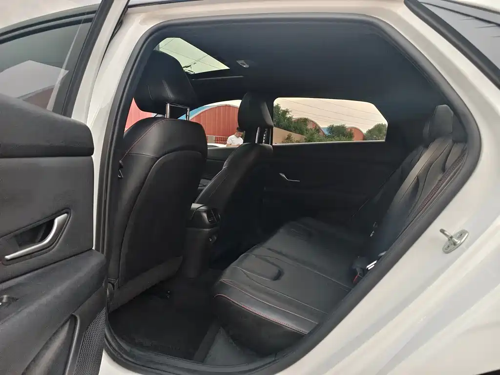Hyundai Elantra — миниатюра 16