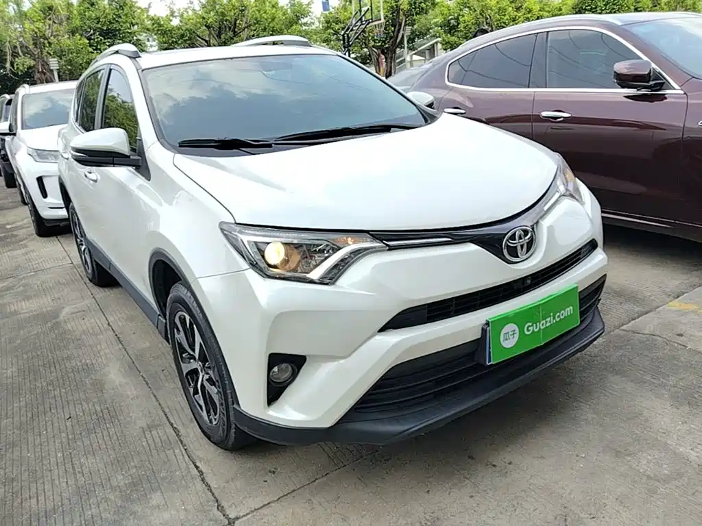 Toyota RAV4 — миниатюра 4