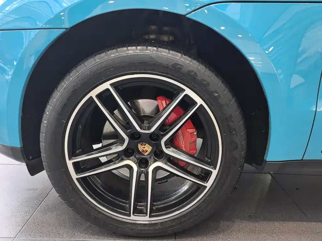 PORSCHE MACAN