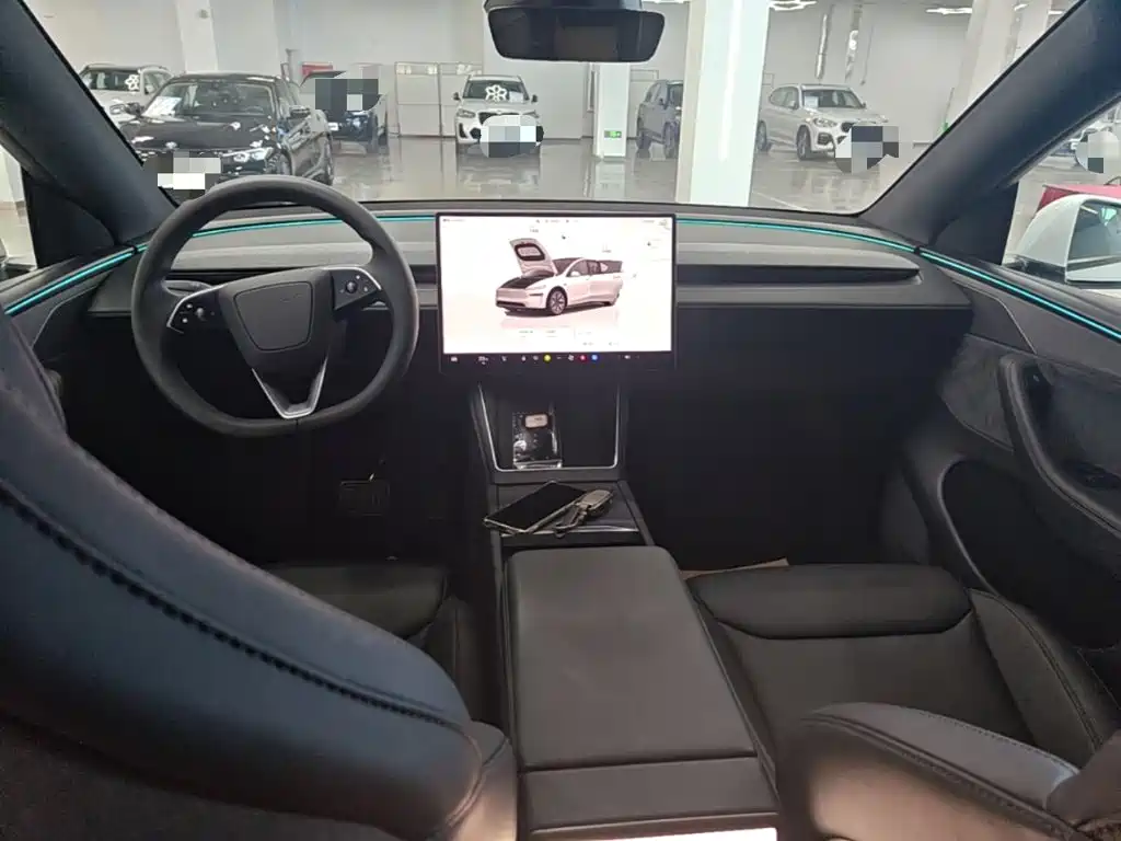 Tesla Model Y L — миниатюра 6