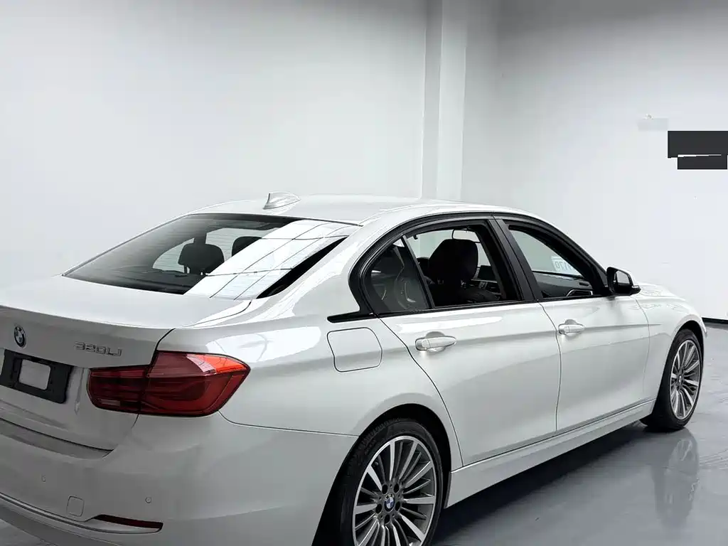 BMW 3 Series — миниатюра 4