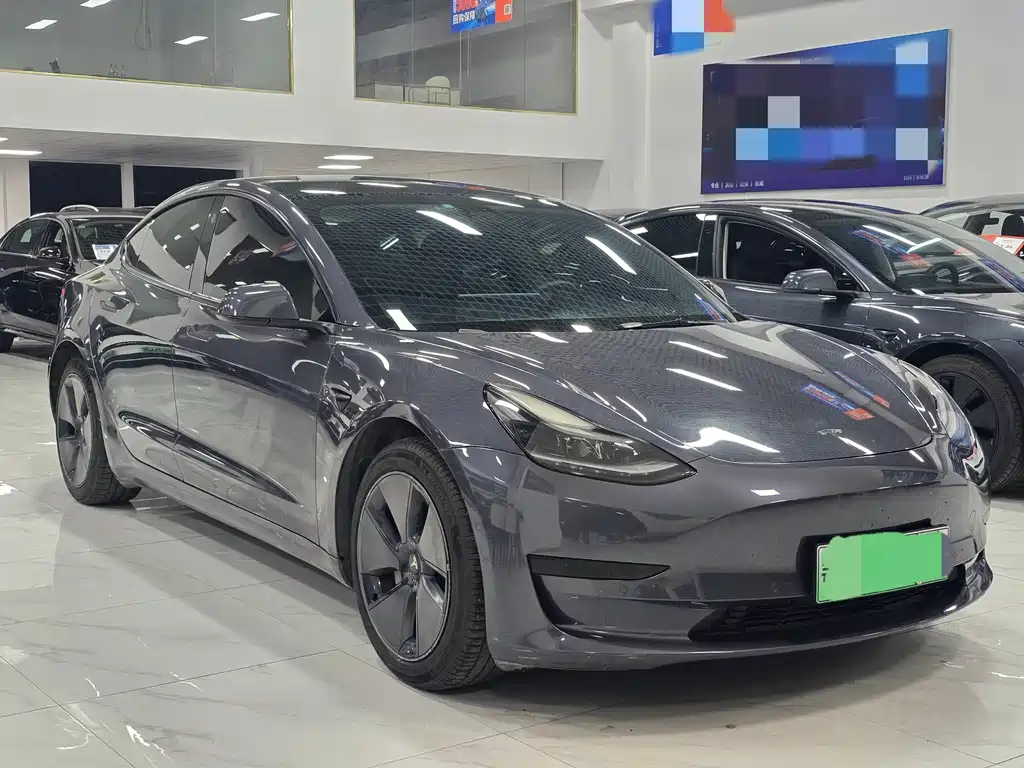Tesla Model 3 — миниатюра 3