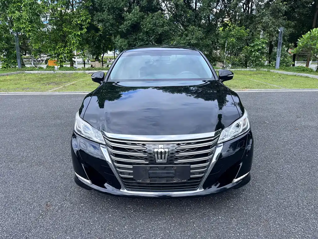 Toyota Crown — миниатюра 2