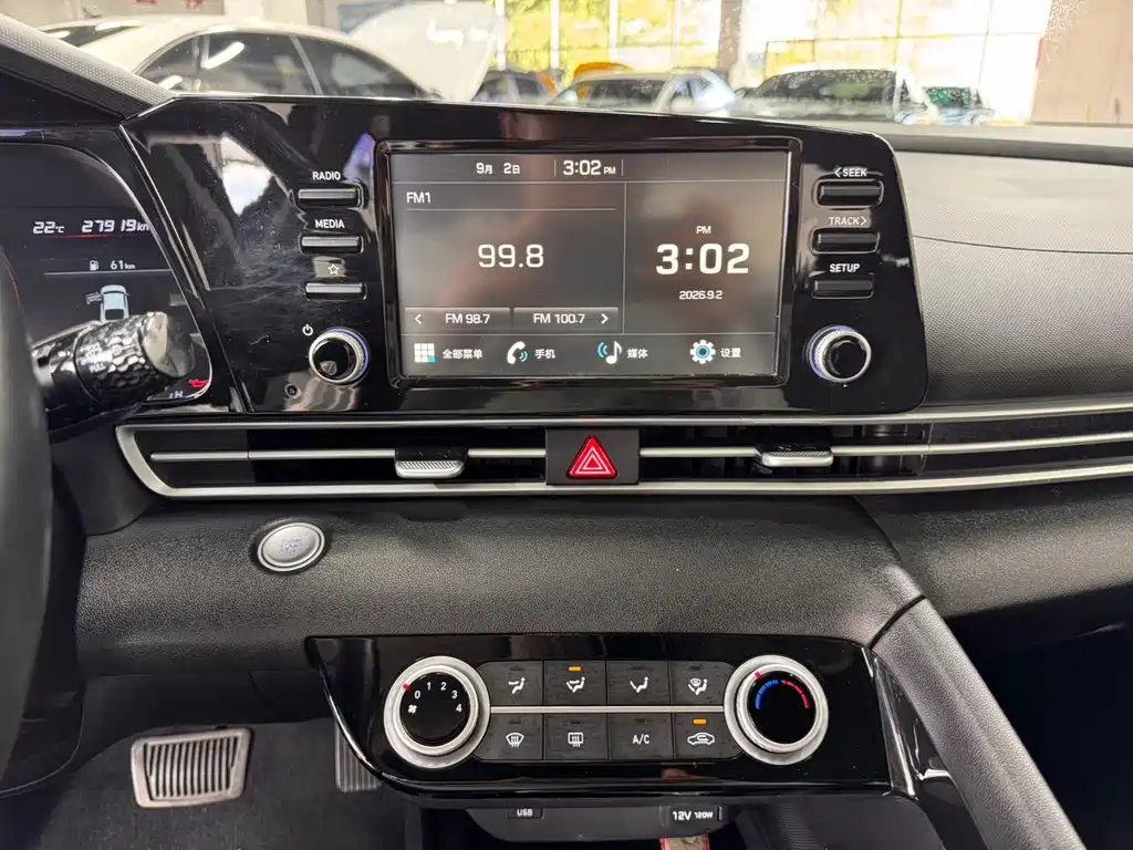 Hyundai Elantra — миниатюра 10