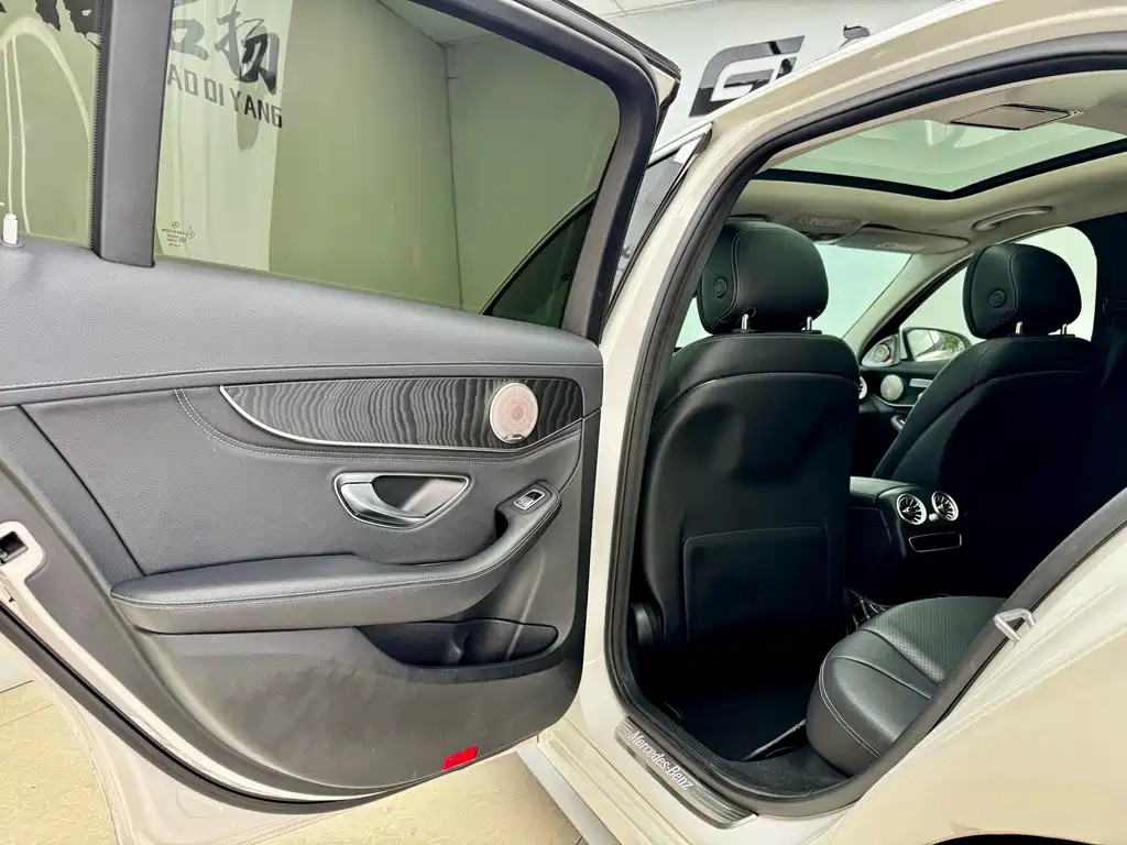 Mercedes-Benz C-Class — миниатюра 10
