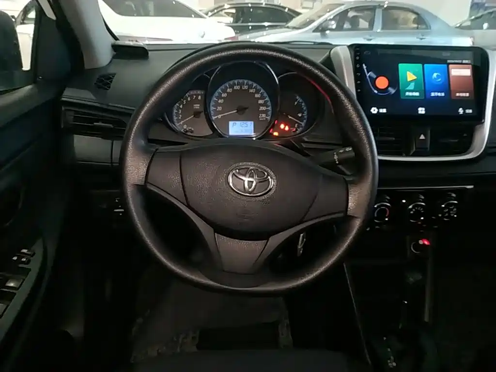 Toyota Yaris L — миниатюра 11