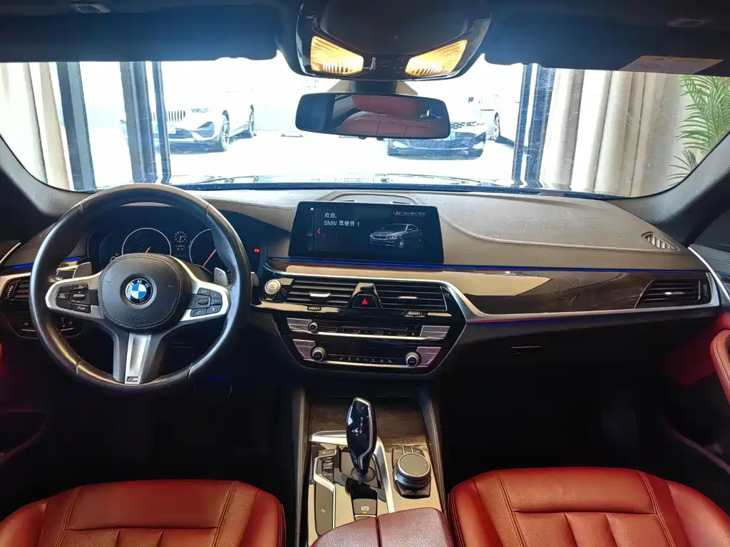 BMW 5 Series — миниатюра 8