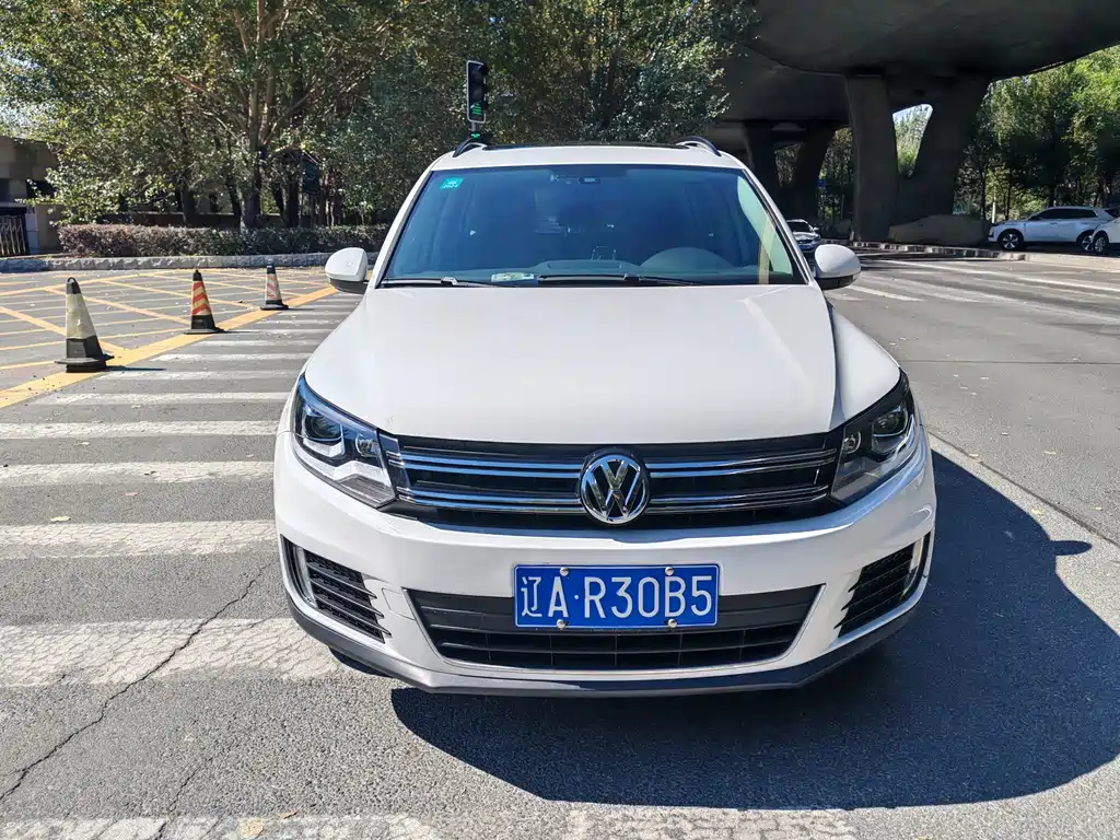 Volkswagen Tiguan — миниатюра 2