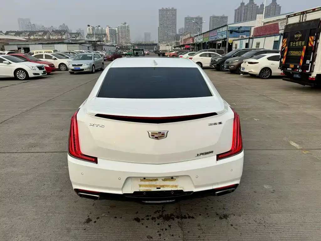 CADILLAC XTS