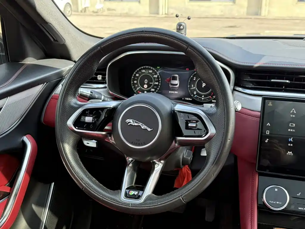 Jaguar F-PACE — миниатюра 9