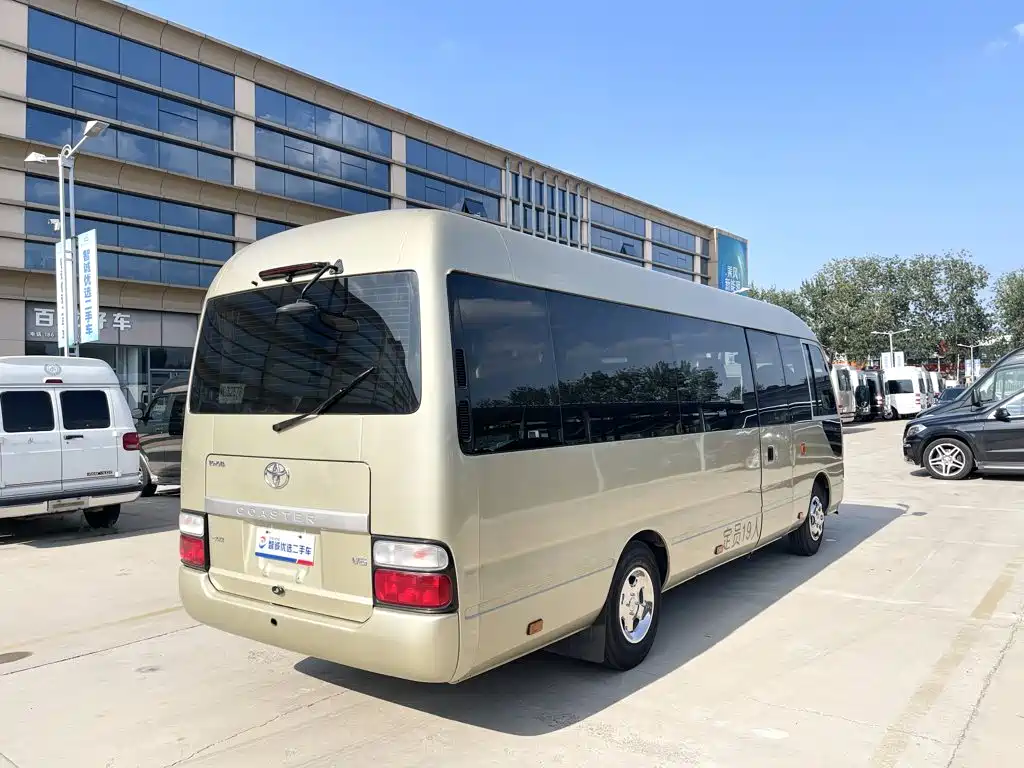 Toyota Coaster — миниатюра 19