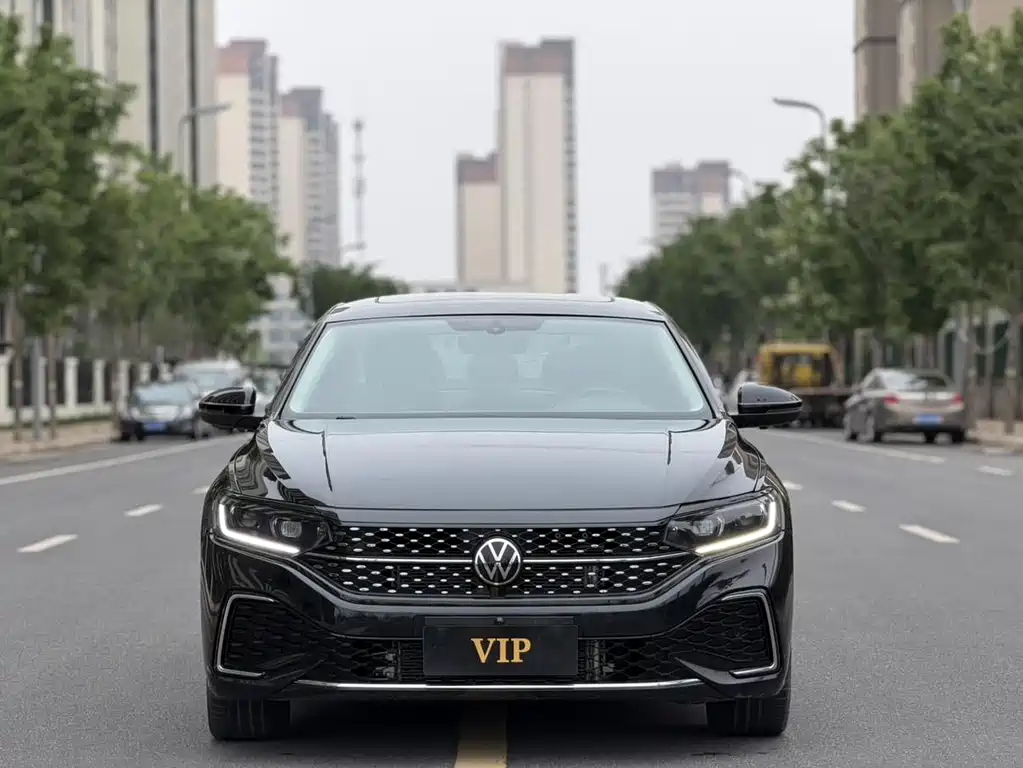 Volkswagen Passat 2024 380TSI Luxury