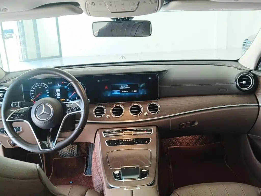 Mercedes-Benz E-Class — миниатюра 10