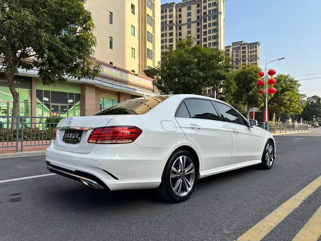 Mercedes-Benz E-Class — миниатюра 8