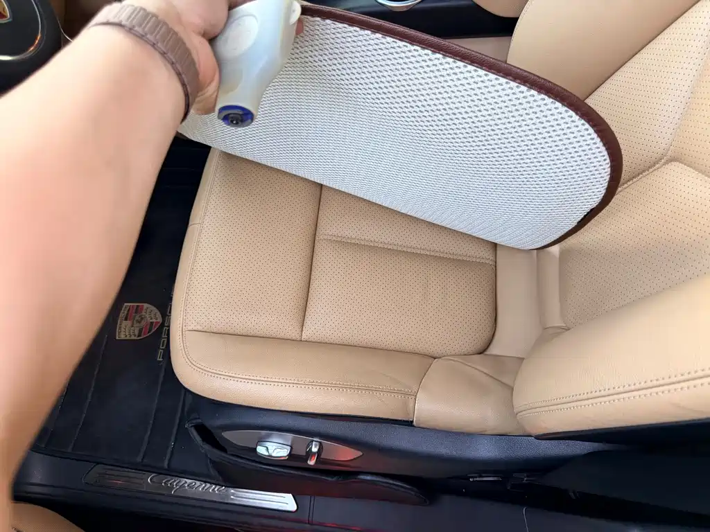 Porsche Cayenne — миниатюра 3