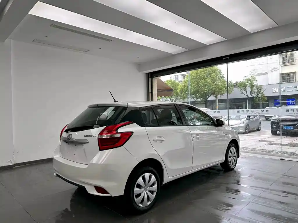 Toyota Yaris L — миниатюра 9