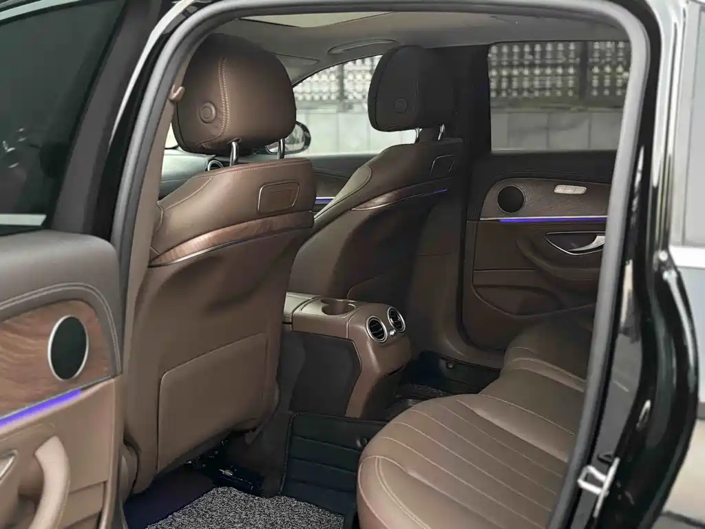Mercedes-Benz E-Class — миниатюра 6