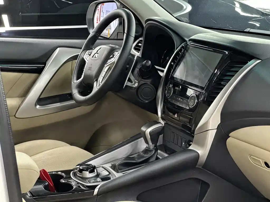 Mitsubishi Pajero Sport (Import) — миниатюра 15